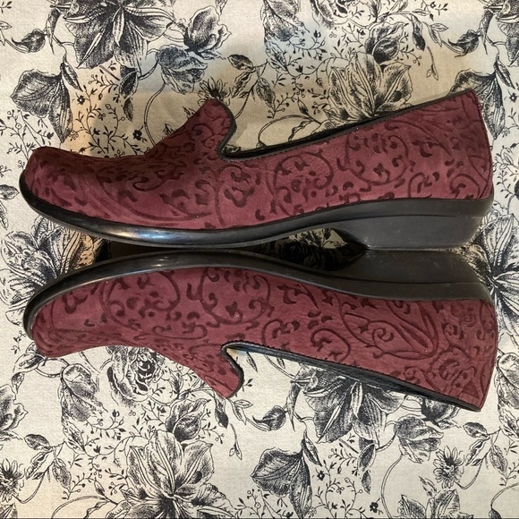 DANSKO Sz 40 Olivia Burgundy Tooled  Suede Slip On Comfort Flats Loafers - Picture 6 of 11